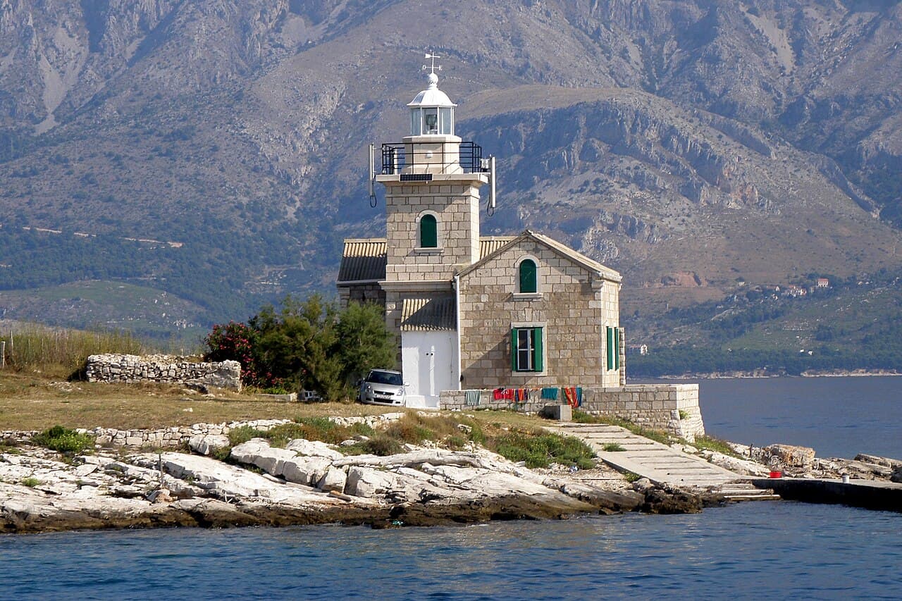 Sućuraj lighthouse